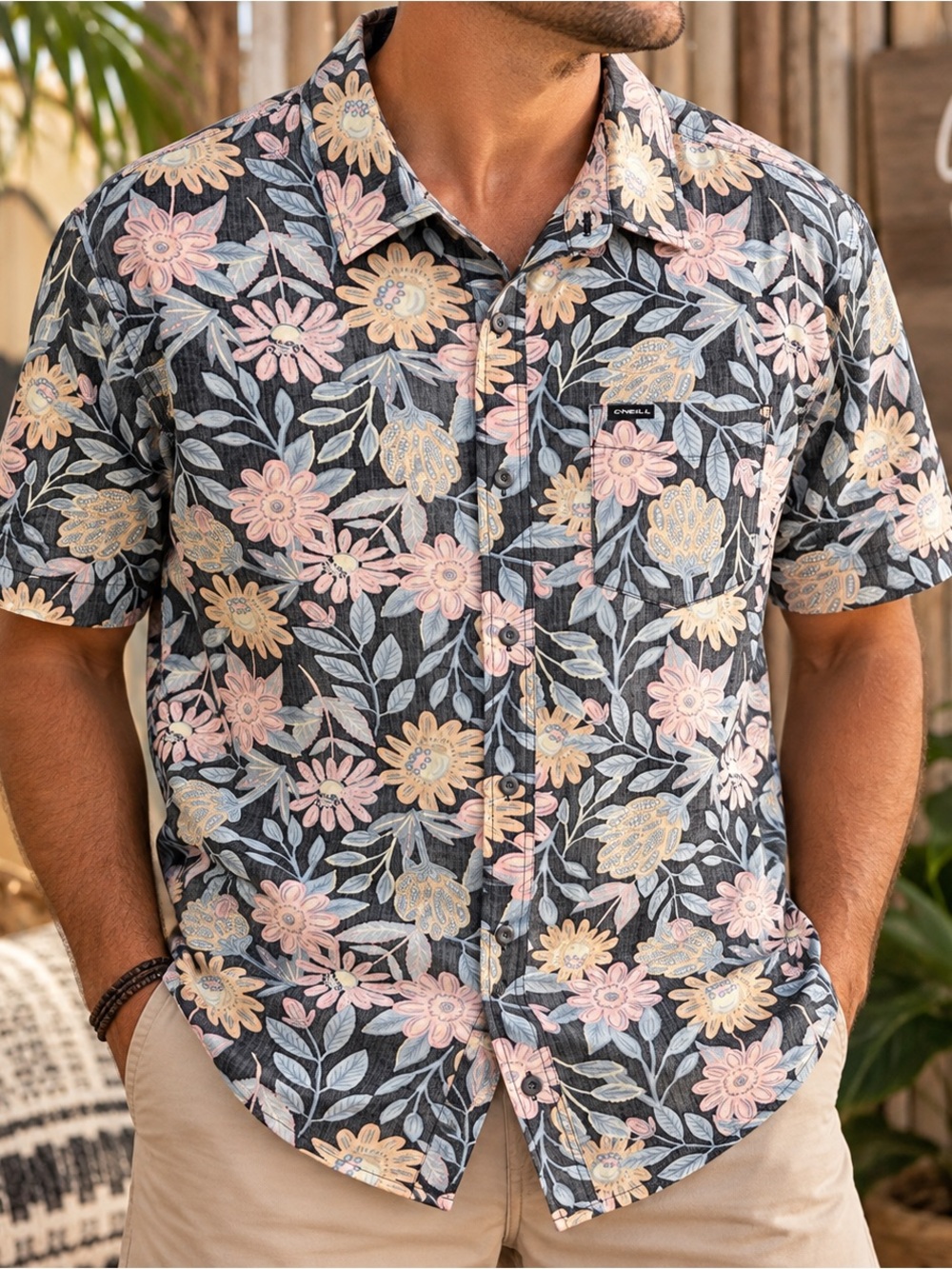 Medium | O’Neill | Black Floral Button-Up Shirt | Tropical Hawaiian